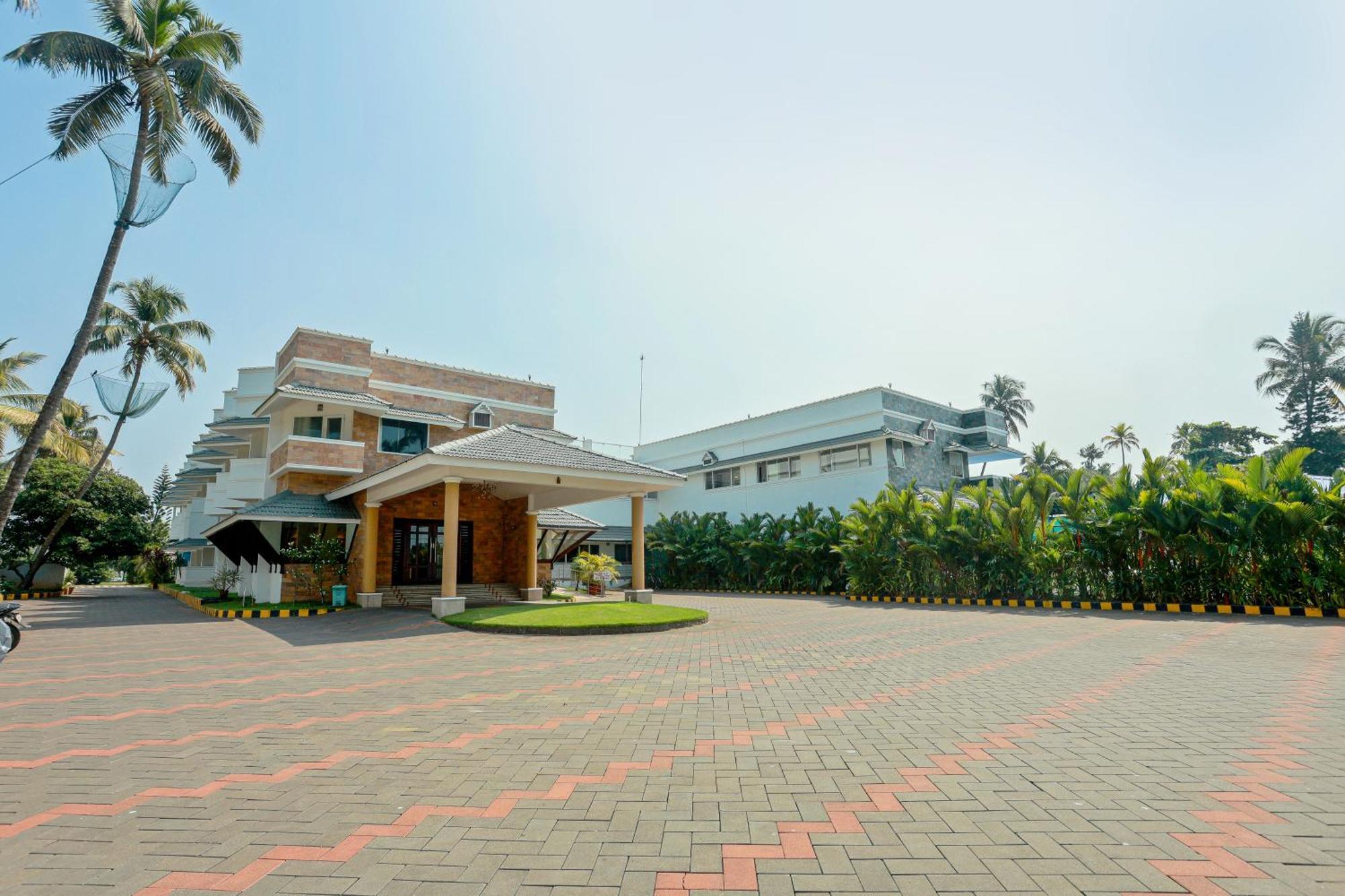 Blue Waters Cherai Cherai Beach Exterior photo