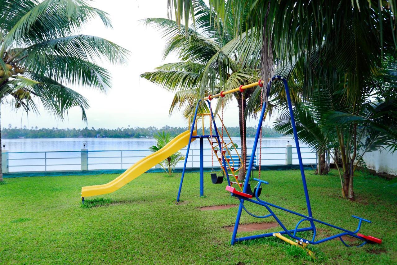 Blue Waters Cherai Cherai Beach Exterior photo
