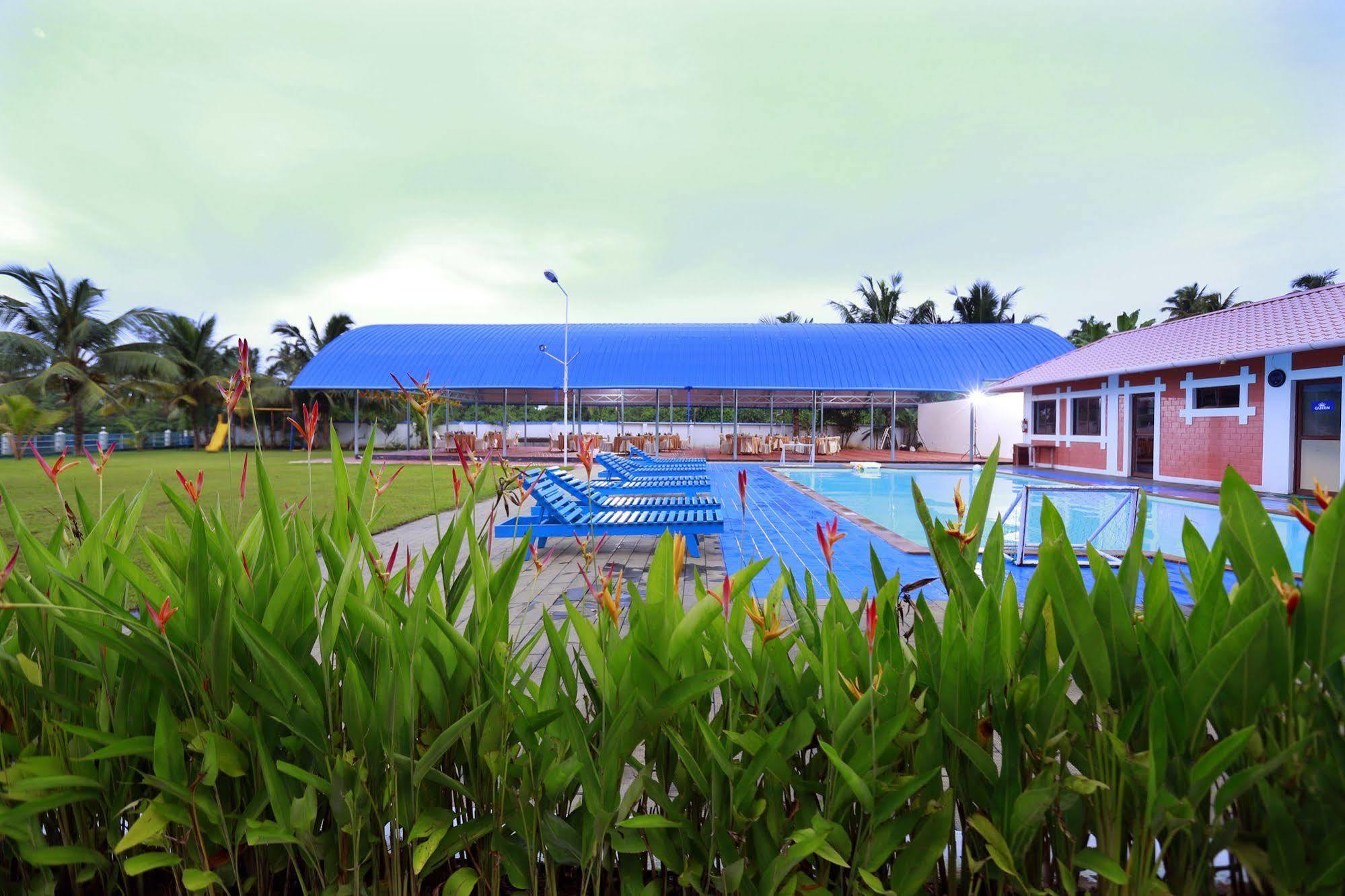 Blue Waters Cherai Cherai Beach Exterior photo
